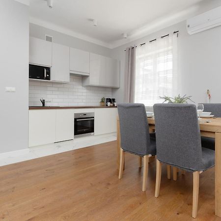City Center Aparthotel Chmielna By Noclegi Renters Warszawa Eksteriør bilde