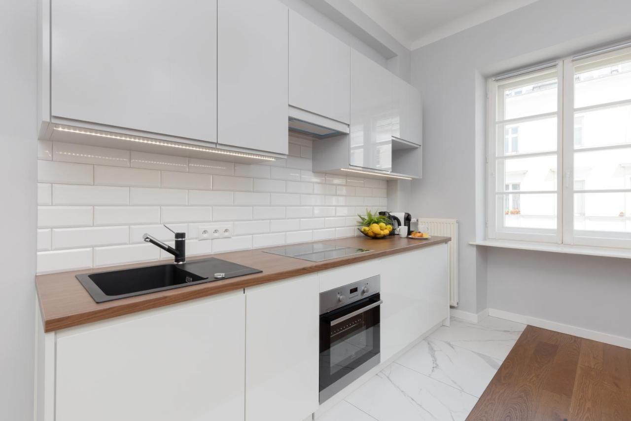 City Center Aparthotel Chmielna By Noclegi Renters Warszawa Eksteriør bilde