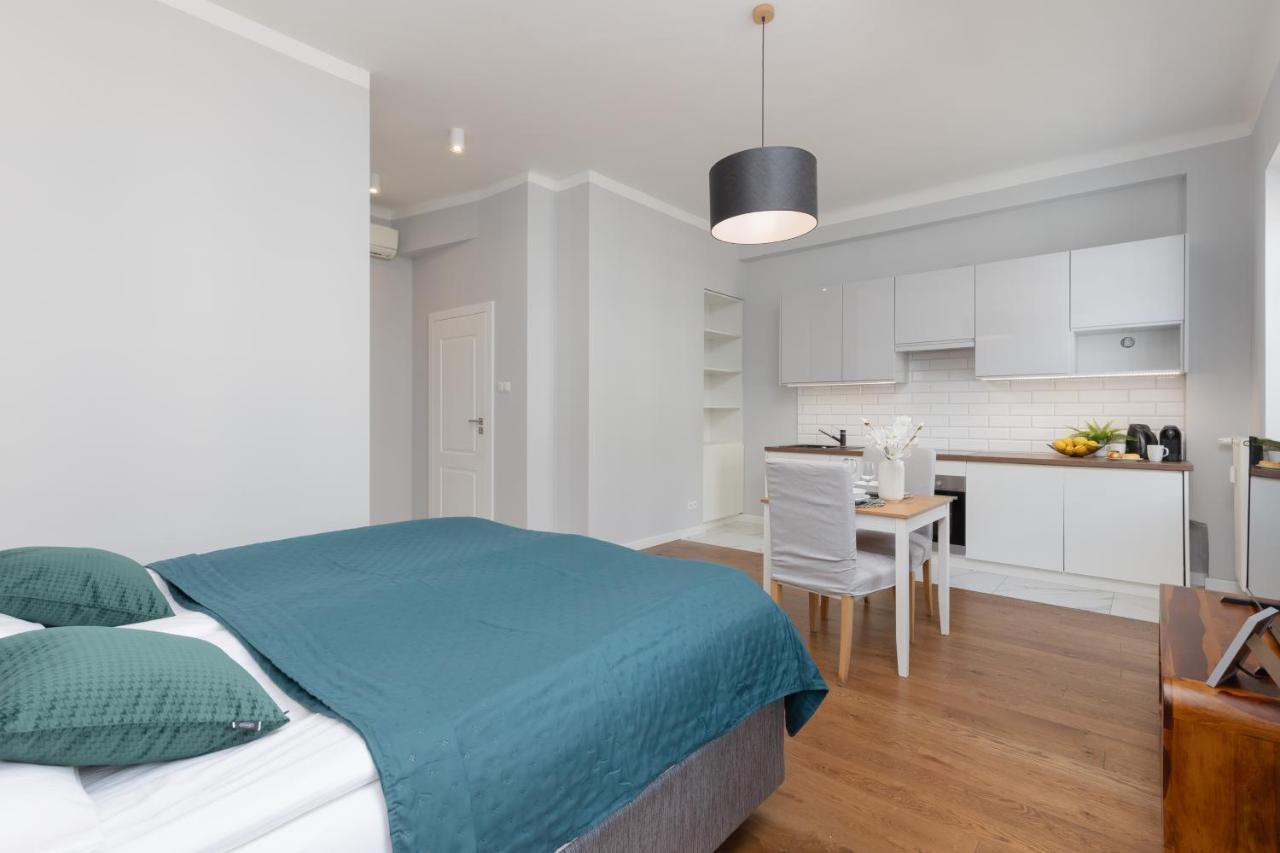 City Center Aparthotel Chmielna By Noclegi Renters Warszawa Eksteriør bilde