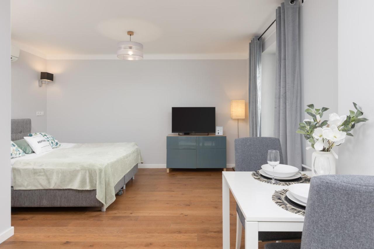 City Center Aparthotel Chmielna By Noclegi Renters Warszawa Eksteriør bilde