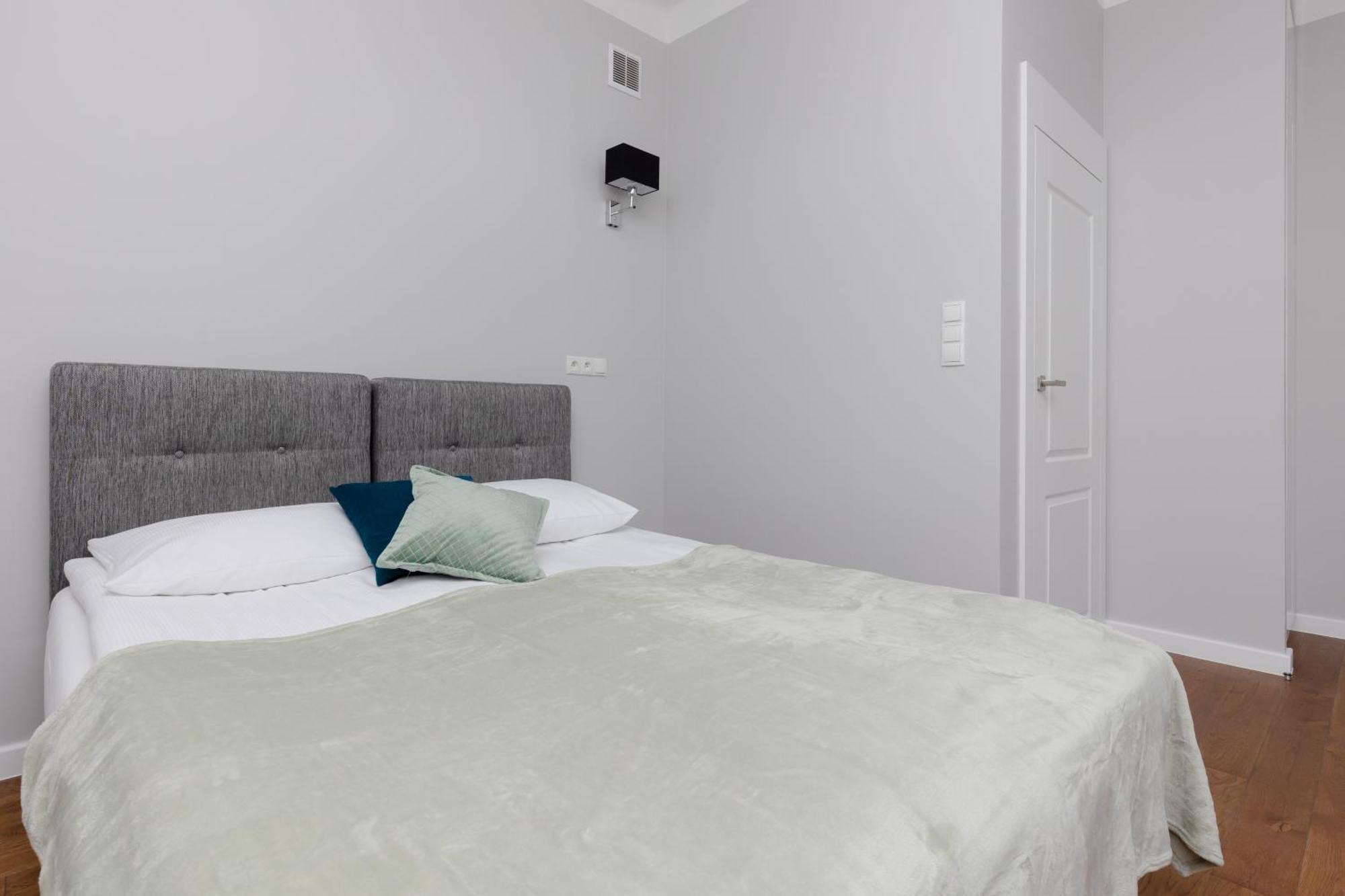 City Center Aparthotel Chmielna By Noclegi Renters Warszawa Eksteriør bilde
