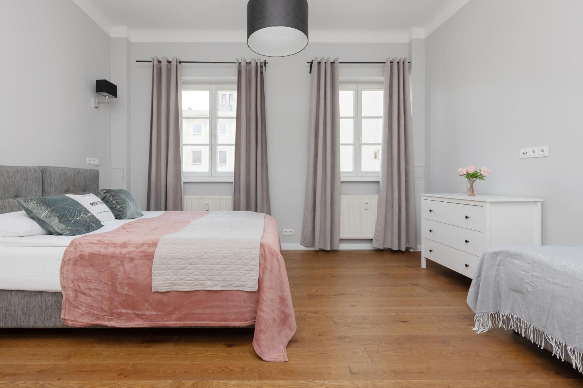 City Center Aparthotel Chmielna By Noclegi Renters Warszawa Eksteriør bilde