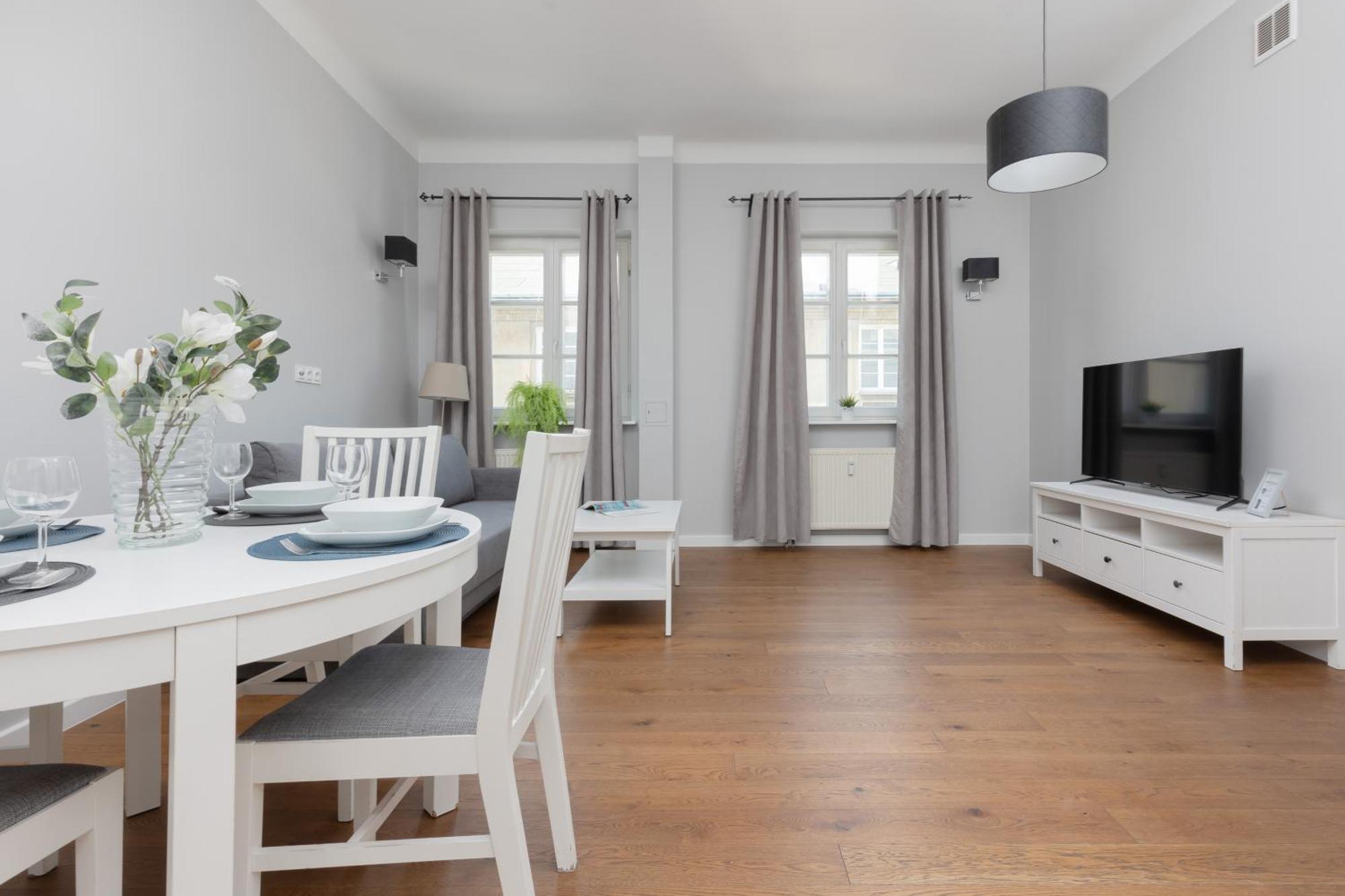 City Center Aparthotel Chmielna By Noclegi Renters Warszawa Eksteriør bilde
