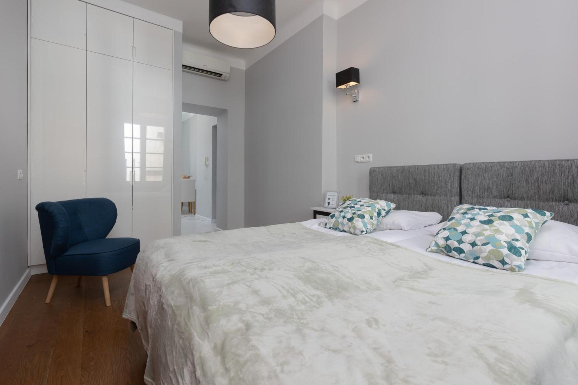 City Center Aparthotel Chmielna By Noclegi Renters Warszawa Eksteriør bilde